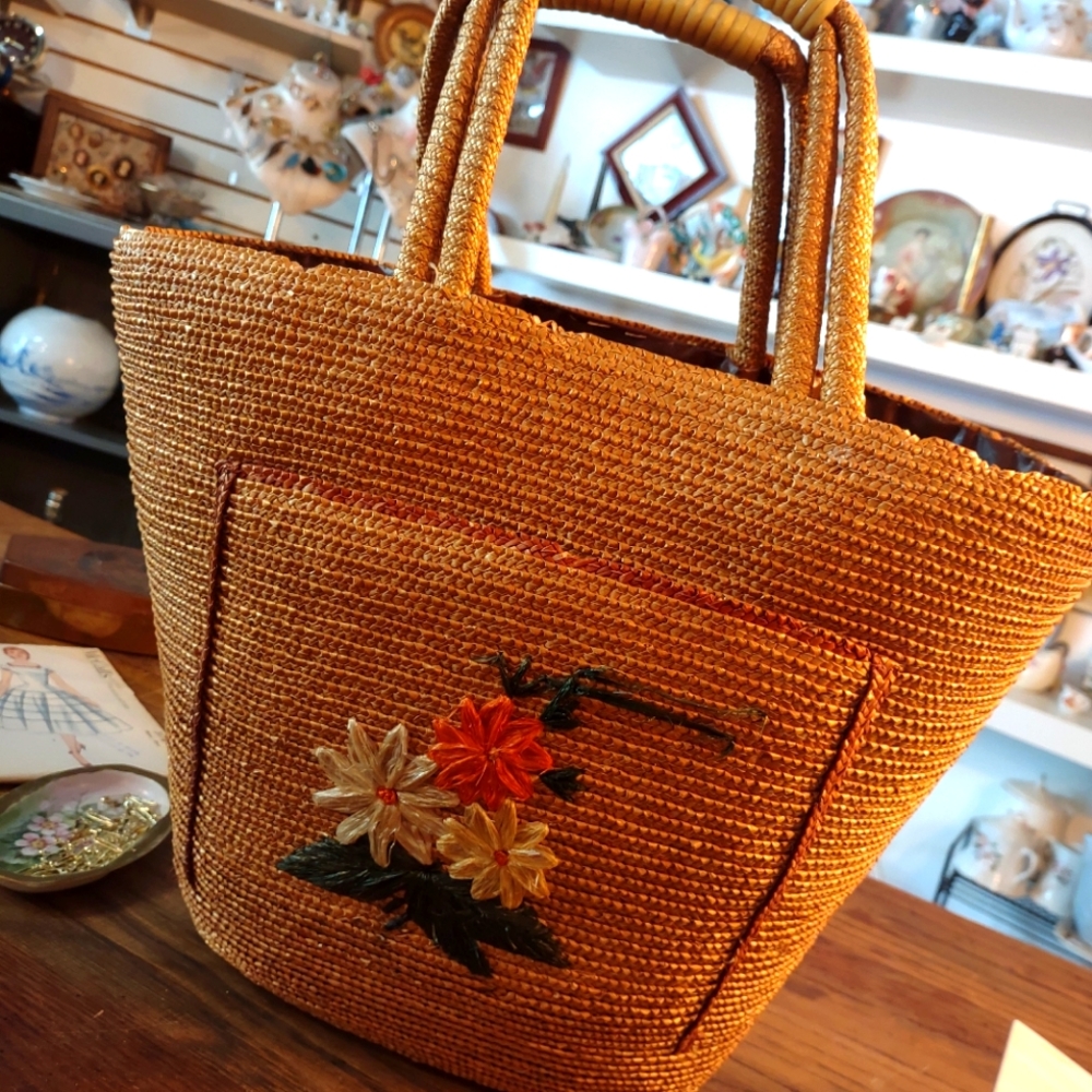 Vintage 1950s Cabana-style Straw beach tote with telephone cord handles